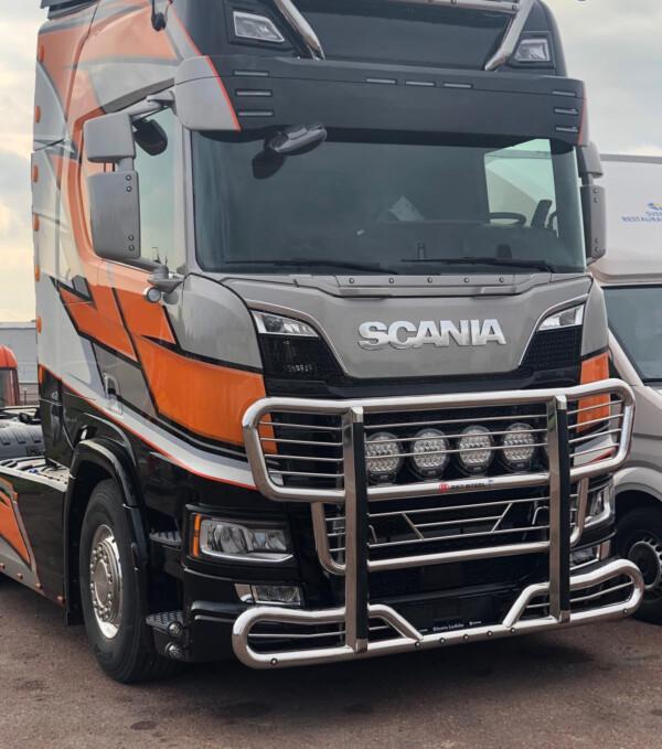 Kuvassa Karjapuskuri Puikoilla Freeway Scania NextGen 2017-