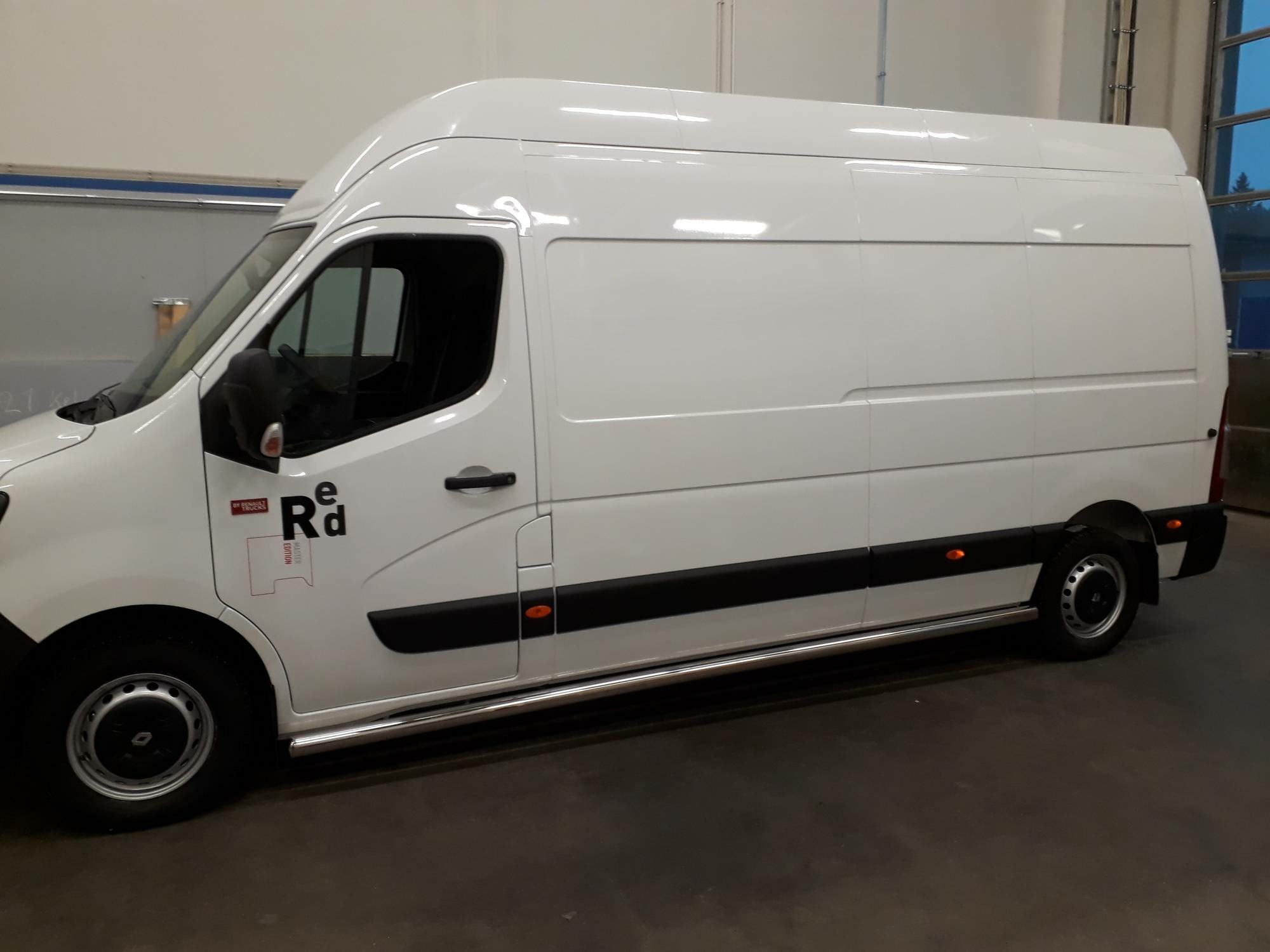 Kuvassa Kylkiputket Renault Master 2010- Pitkä