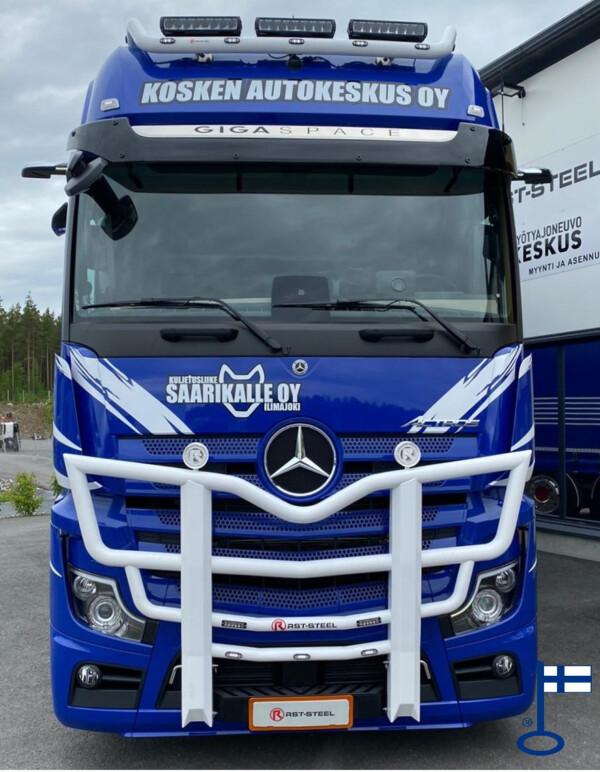 Kuvassa Karjapuskuri Dakar Mercedes-Benz Actros L