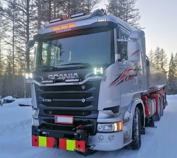 Kuvassa Auravaloteline Scania R/P/G 2013-2016