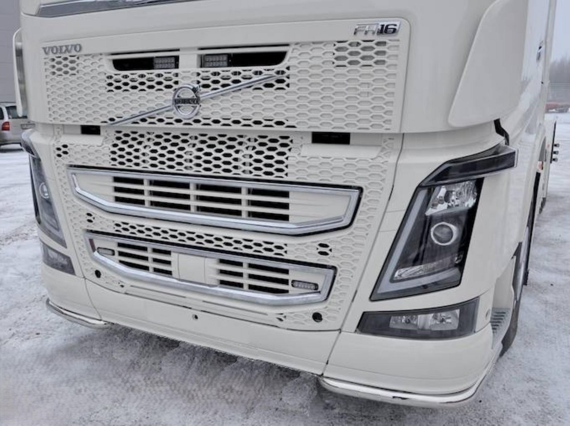 Kuvassa Etukulmaputket Volvo FH4 / FM4 / 2021-