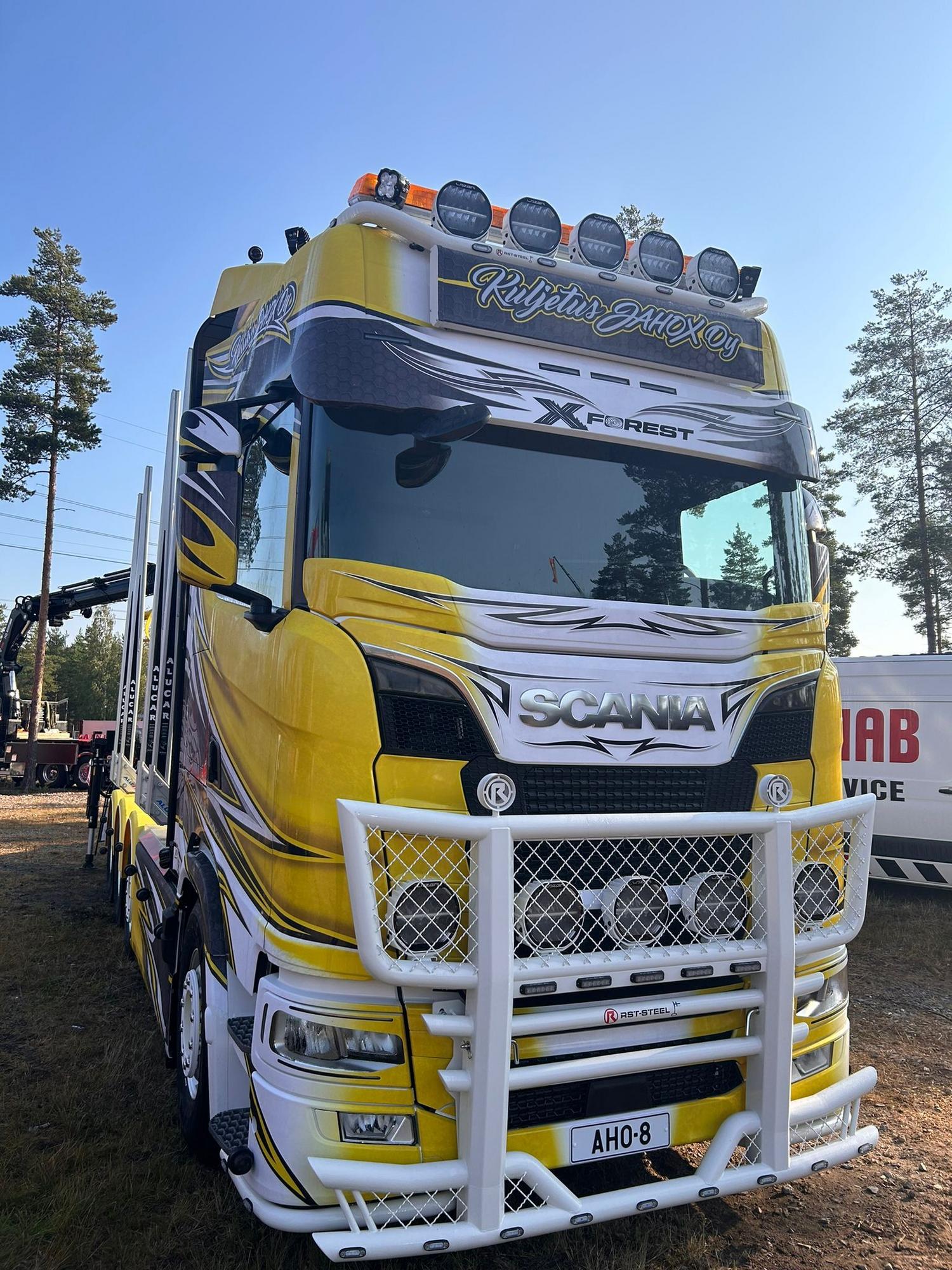 Kuvassa Karjapuskuri Freeway Scania NextGen 2017-