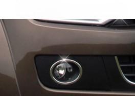 Kuvassa Omtec Sumuvalojen kromikehykset VW Amarok 2010-