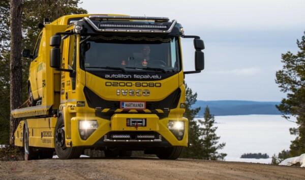 Kuvassa Lisävaloteline Iveco Eurocargo 2016- matala ohjaamo