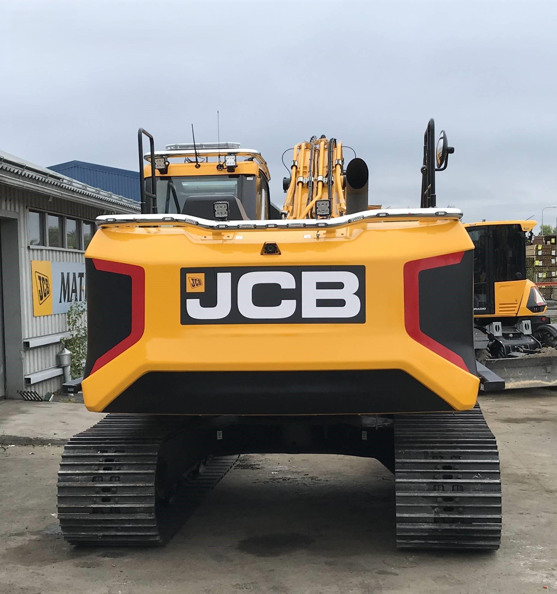 Kuvassa Lisävaloteline taakse / peräpuntin päälle JCB 210XLC