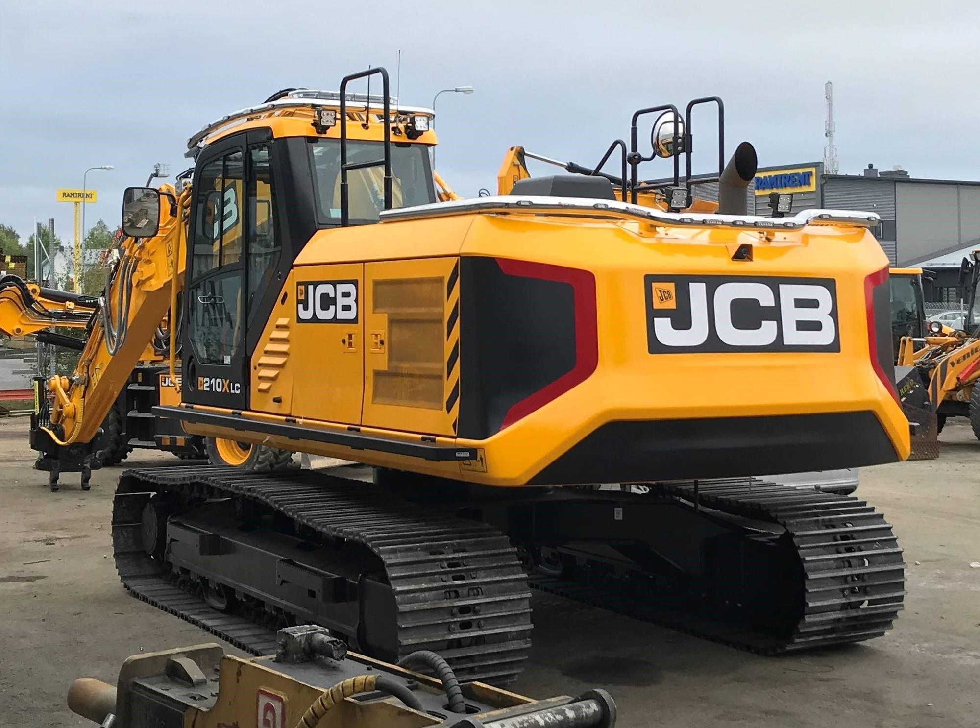 Kuvassa Lisävaloteline katolle JCB 210 XLC