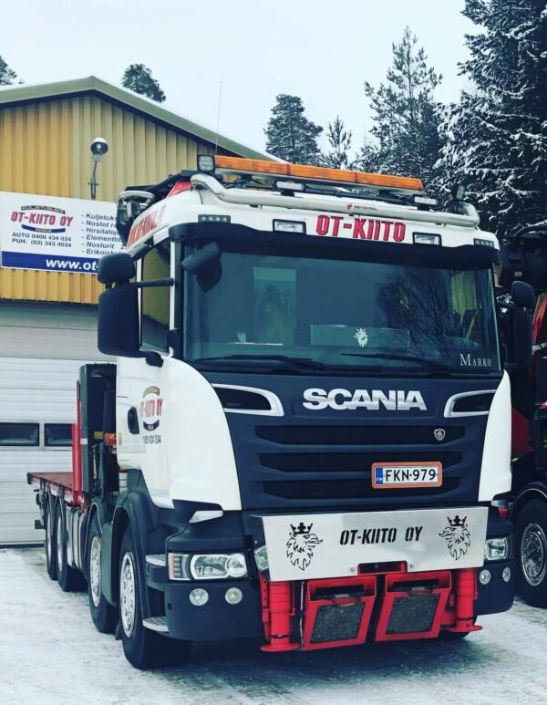 Kuvassa Lisävaloteline katolle Scania 2005-2016, (CR19N) Normaali ohjaamo