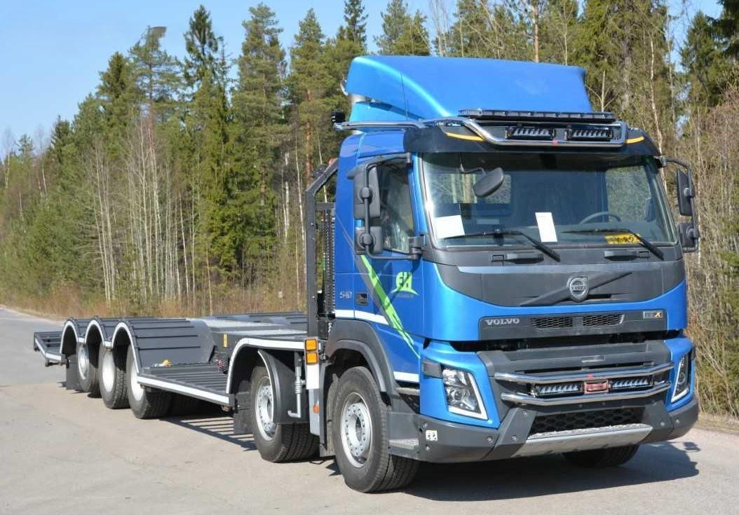 Kuvassa Lisävaloteline maskiin Volvo FMX