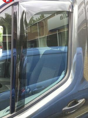 Kuvassa Ikkunavetosuojat Ford Transit 2014-