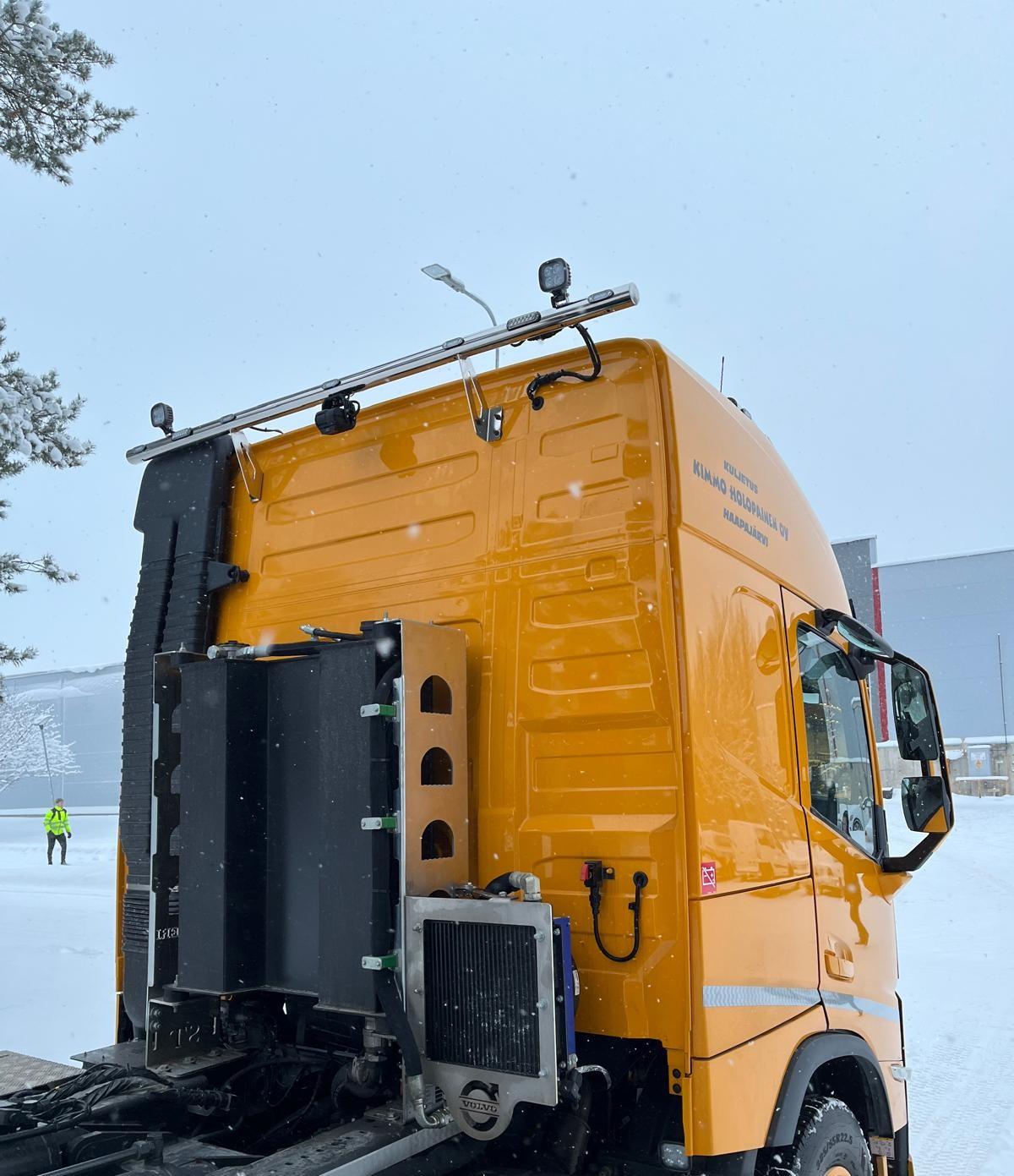 Työvaloteline takaseinään Volvo FH4