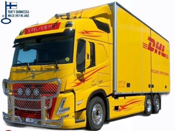 Kuvassa Karjapuskuri Freeway Volvo FM 2021-