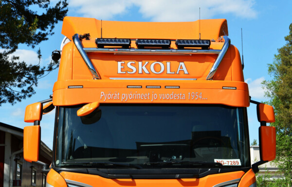 Kuvassa Lisävaloteline katolle Scania NextGen 2017- Highline hytti