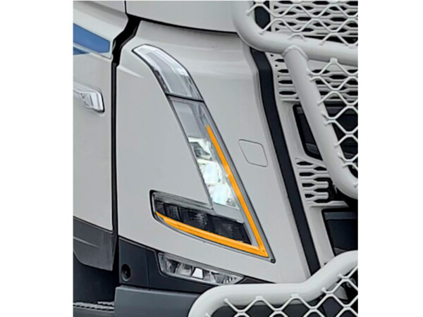 Kuvassa LED-Päivävalosarja Volvo FH5 2021-