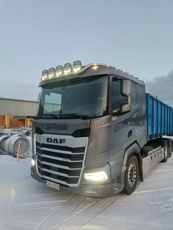 Kuvassa Lisävaloteline katolle jatkoilla DAF XD/XF matala Sleeper Cab 2023-