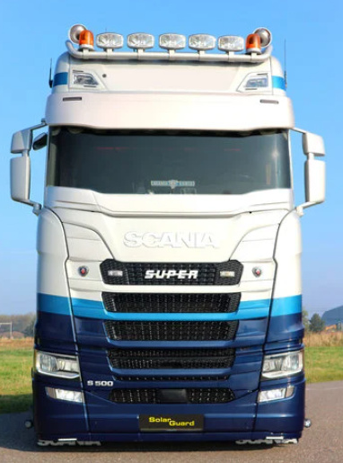 Kuvassa Aurinkolippa Scania NG 2017- (curved edge)